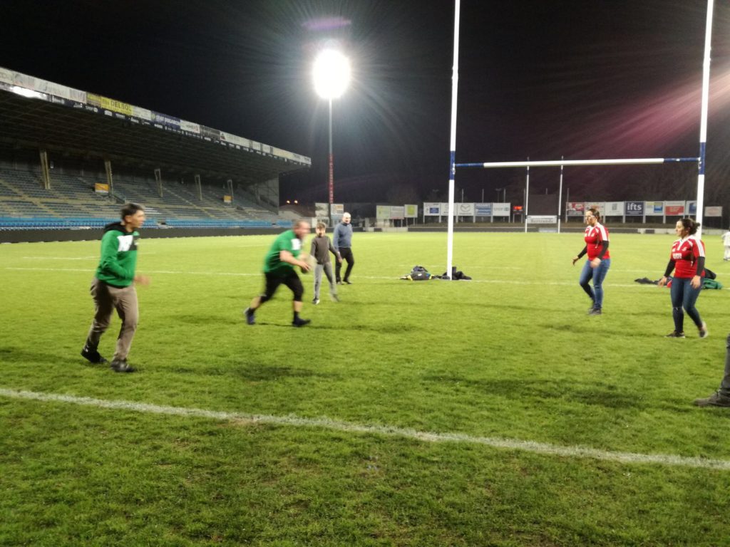 Bagnaria Arsa Juvenilia gioca a rugby al tocco ad agen con la capitana della nazionale femminile portoghese